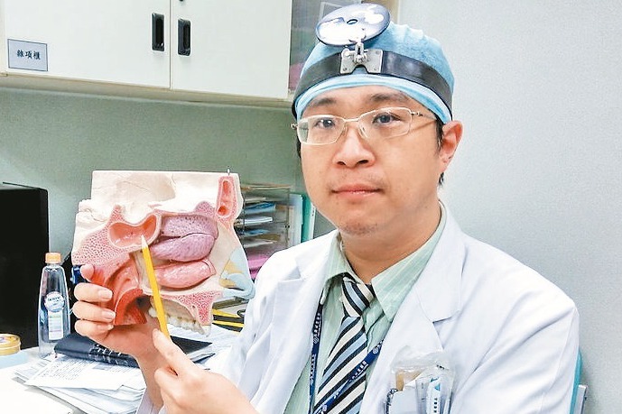 台北長庚耳鼻喉部主治醫師傅嘉祥表示，千萬別輕忽鼻竇炎，誤診恐致命。