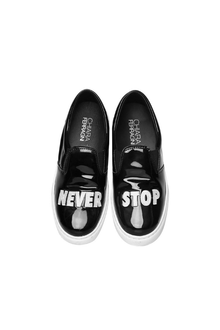 Chiara Ferragni Never Stop系列黑色漆皮厚底休閒鞋10,800元。圖／Chiara Ferragni提供