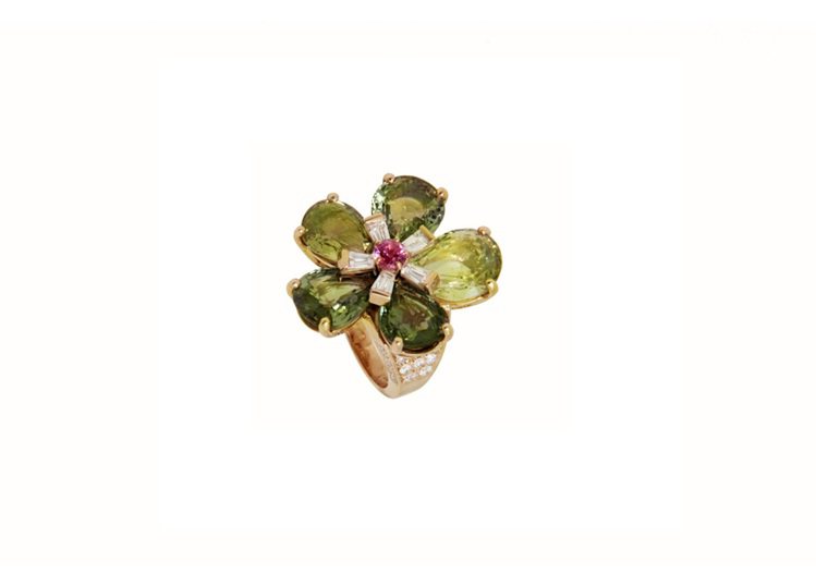 義大利花園系列頂級彩寶戒指，5顆梨形切割綠色藍寶石與花式切割鑽石、密鑲鑽石，約525萬元。圖╱寶格麗提供