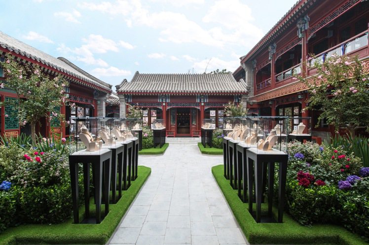 寶格麗在北京舉辦珠寶發表，將義式花園珠寶設計主題與中式花園結合。圖╱寶格麗提供