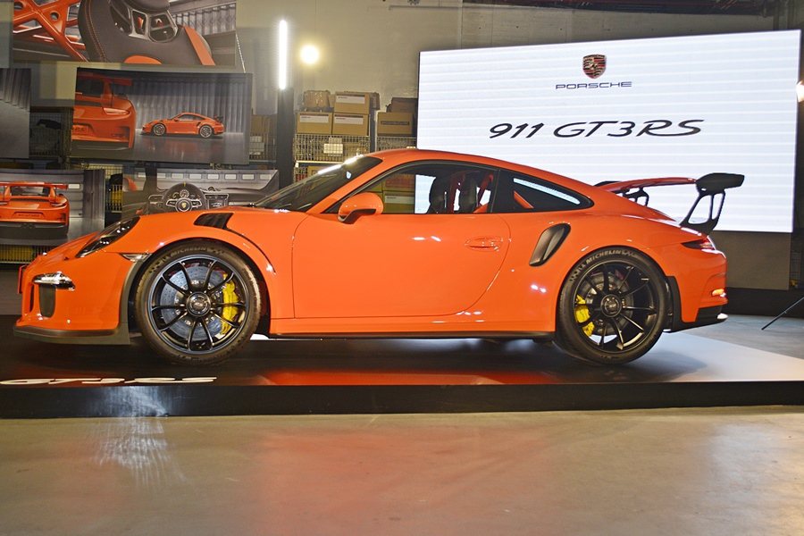 911 GT3 RS搭載的動力是4.0 升六缸自然進氣引擎，擁有 500 匹 最...