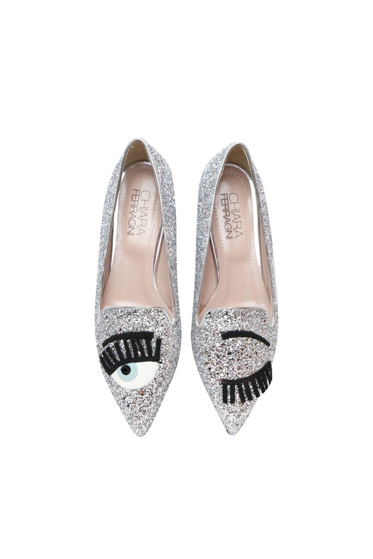 Flirting系列 銀色亮片尖頭平底鞋，13,800元。圖／Chiara Ferragni提供