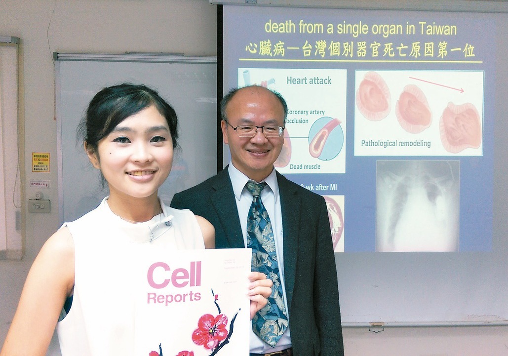 中研院生醫所研究員謝清河（右）和論文第一作者黃凱詩（左）團隊成功培養出成熟心肌細胞。<br />記者陳皓嬿／攝影