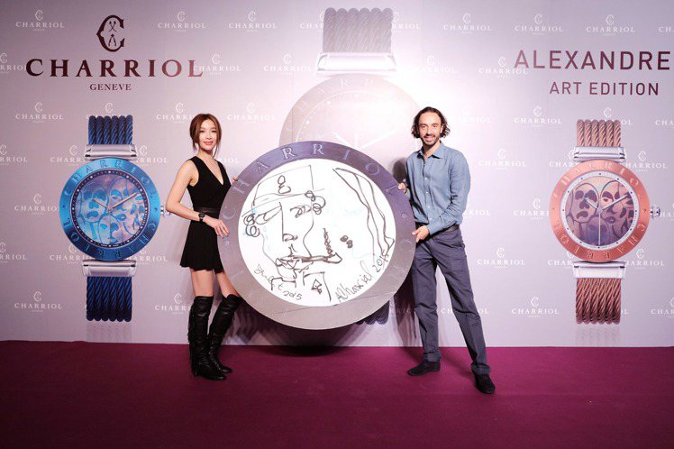 品牌副總裁Alexandre Charriol與蔡淑臻一同創作的繪畫作品。圖／CHARRIOL提供