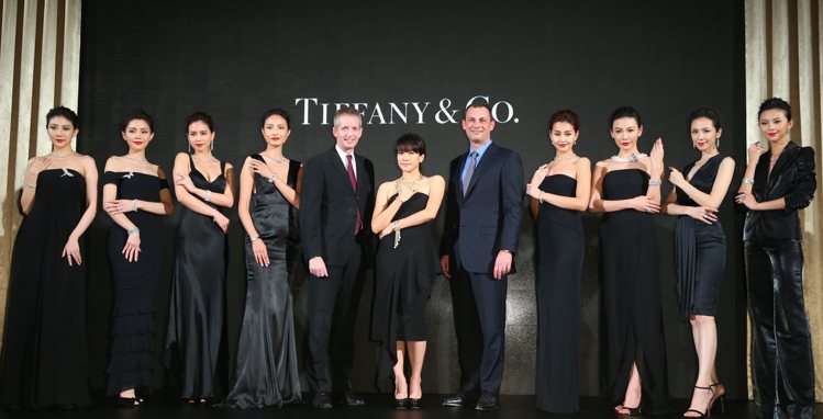 Tiffany Masterpieces高級珠寶發表會昨天舉行，藝人林嘉欣（中）出席代言。記者陳正興／攝影