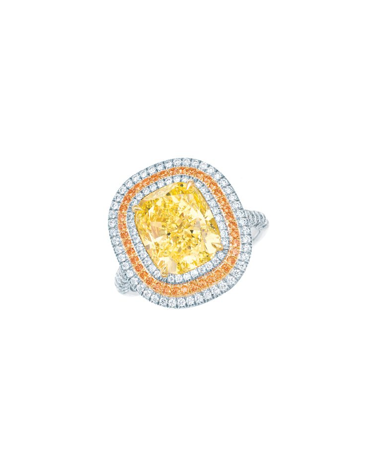Tiffany 5.04克拉濃彩黃鑽戒指，655萬元。圖╱Tiffany提供