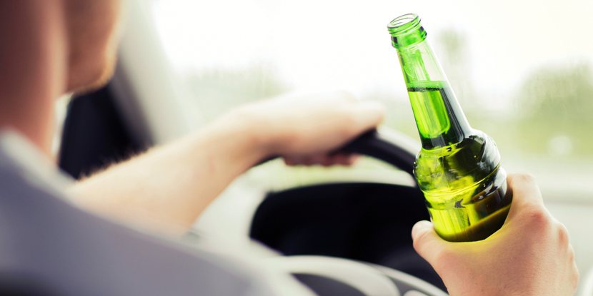 示意圖：危險動作，開車不喝酒，喝酒不開車。 圖／ingimage