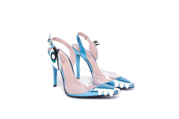 Holly系列藍色大眼高跟鞋，22,800元。圖／Chiara Ferragni...