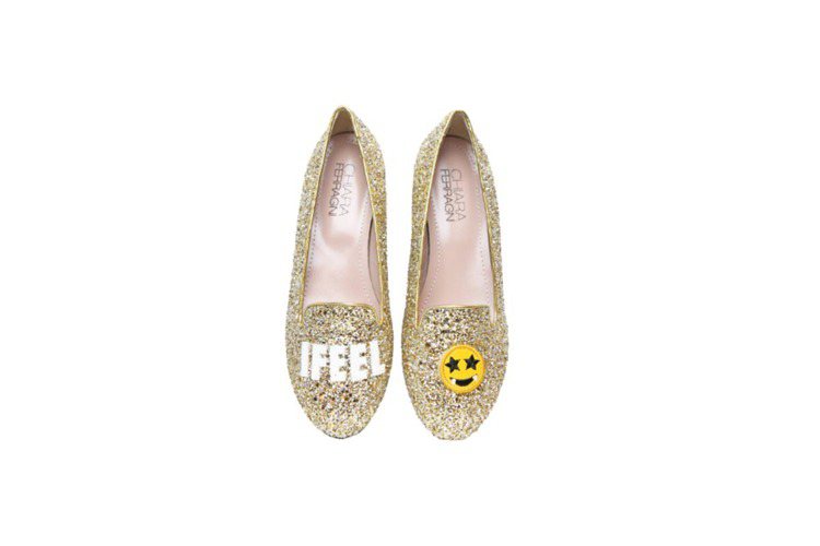 I Feel系列金色亮片笑臉樂福鞋，10,800元。圖／Chiara Ferra...
