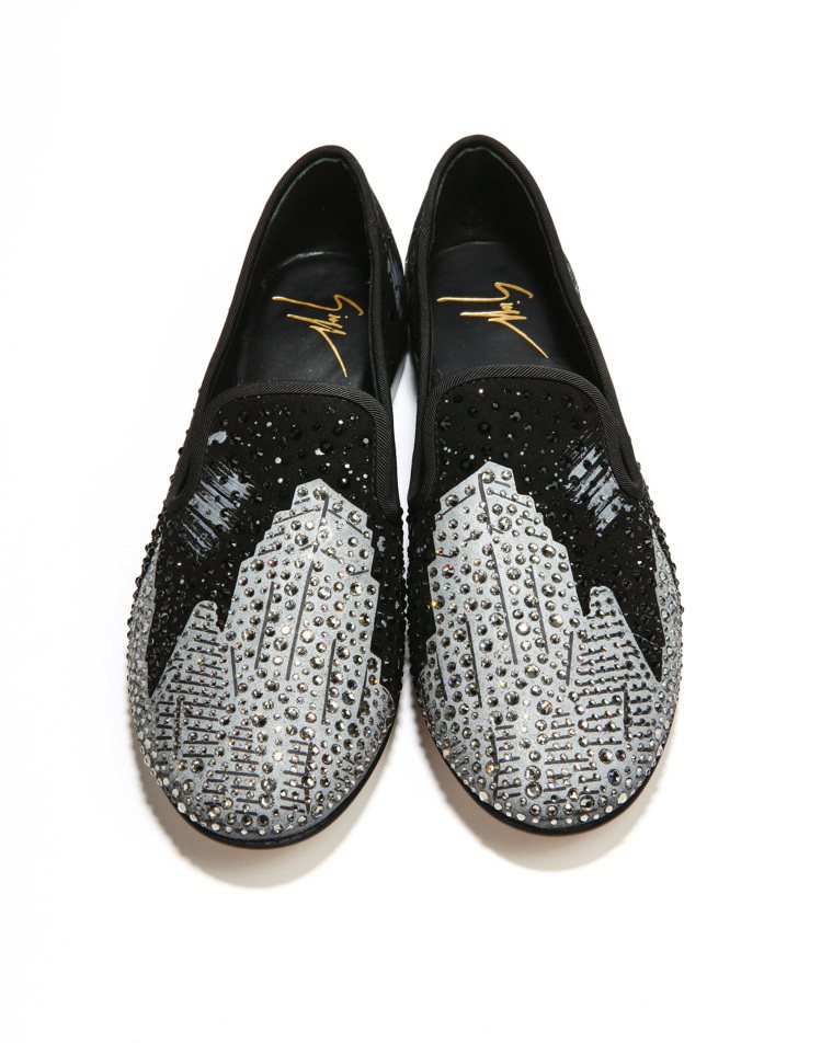Giusppe Zanotti Design 紐約天際線鑽飾樂福男女對鞋女款39,800元、男款48,800元。圖／GZD提供