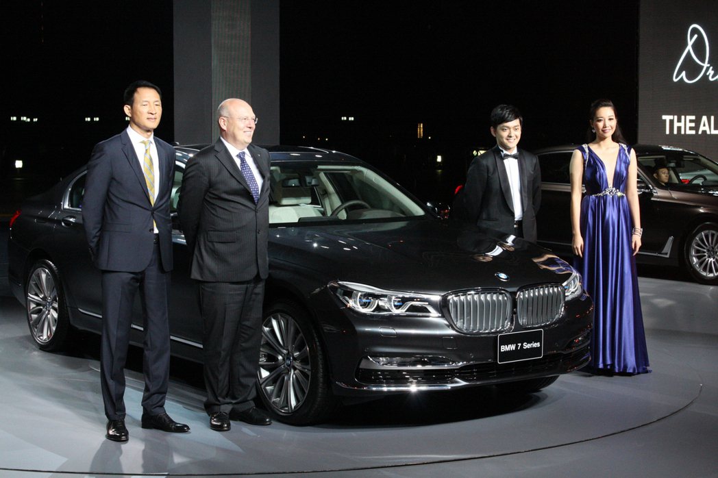 BMW總代理汎德公司執行董事杜黃旭先生(左一)、BMW集團台灣、香港及澳門進口業...
