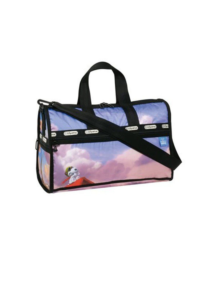 LeSportsac X Snoopy的3D電影中旅行袋，售價6,550元。圖／LeSportsac提供
