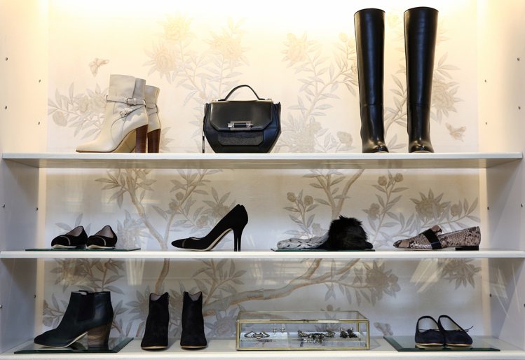 CLUB MONACO微風信義店是全台唯一展售鞋款的櫃點。圖／CLUB MONACO提供