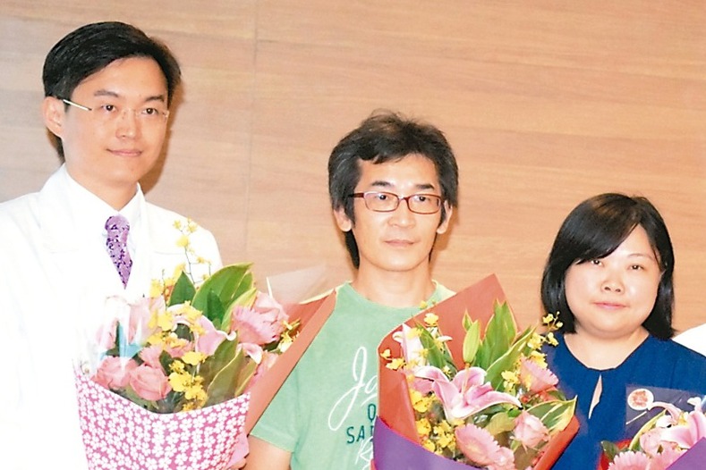 亞東醫院副院長邱冠明(左起)、導演魏德聖、茂伯三女林玟郁，提醒國人重視心肌梗塞的預防。