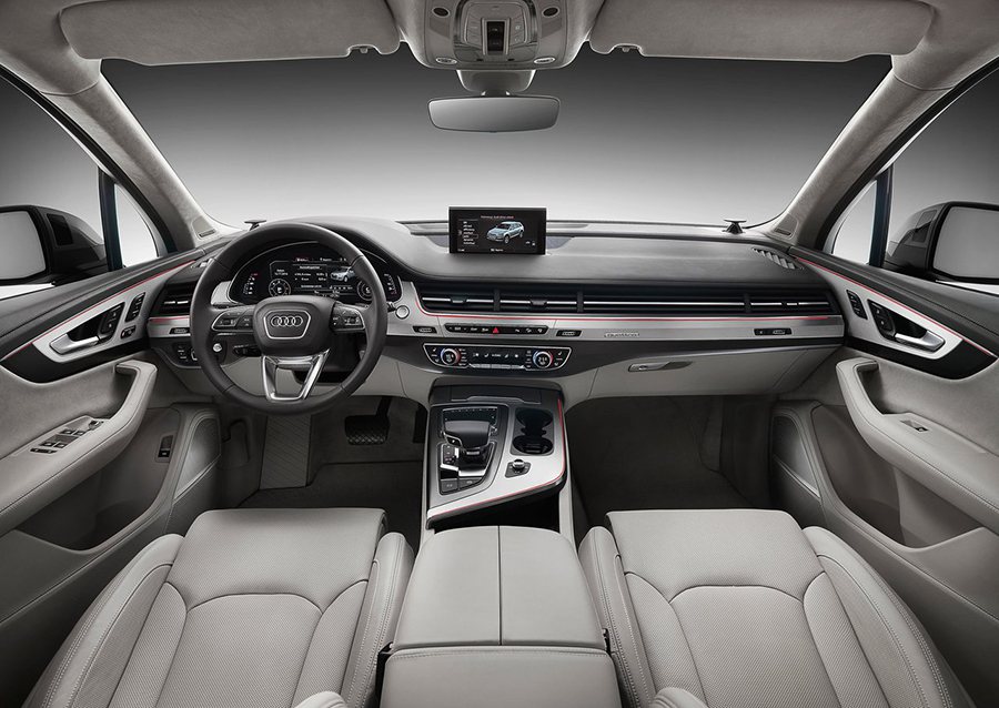 內裝同樣由水平線條定義出The new Audi Q7座艙前衛奢華的嶄新風貌。 ...
