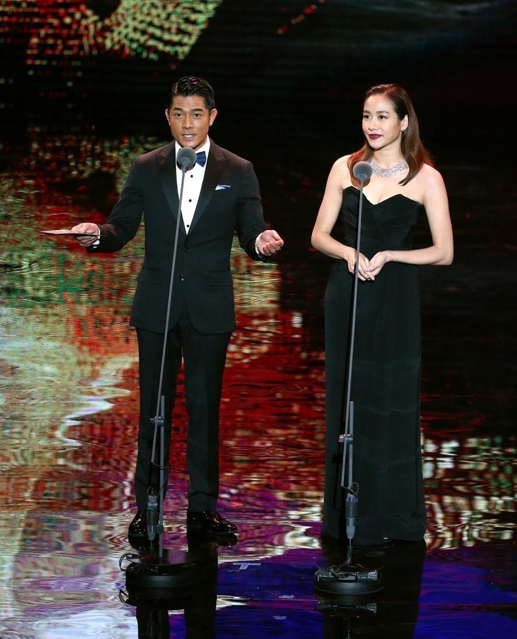 第52屆金馬獎在國父紀念館盛大舉行，郭富城（左）和林嘉欣擔任最佳紀綠片與最佳女配角獎項頒獎人。圖／攝影中心