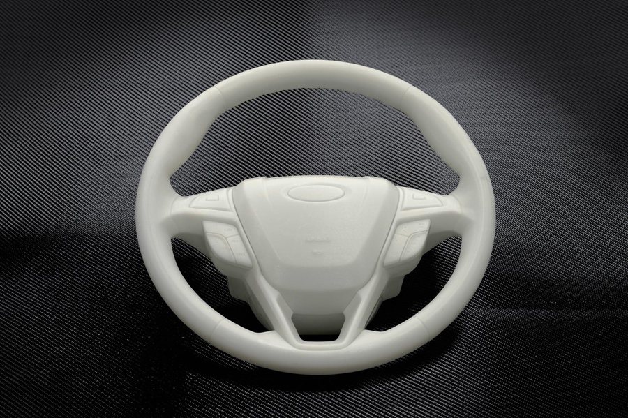 3D列印製作的方向盤，未來可讓汽車廠提供完全客製化。