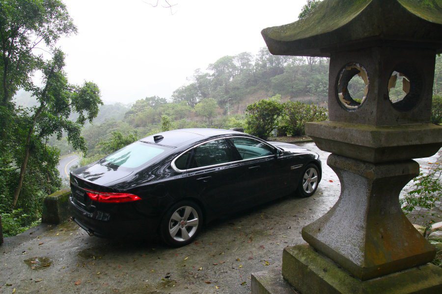 Jaguar全新第二代XF車型，乍看之下，與前一代車型有諸多神似之處。 記者敖啟...