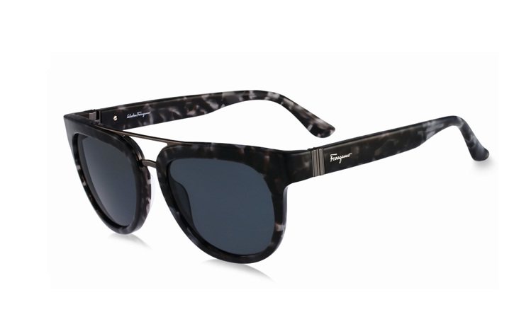 Ferragamo黑色造型眼鏡，13,900元。圖／Ferragamo提供