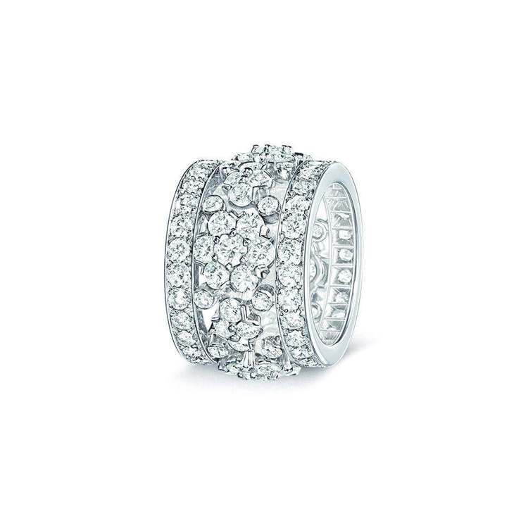梵克雅寶Snowflake鉑金鑽石寬版戒指，參考價205萬4,000元。圖／梵克...