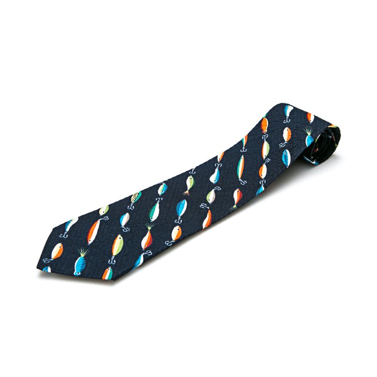 wisdom繽紛游魚印花領帶，價格1,680元。圖／wisdom提供