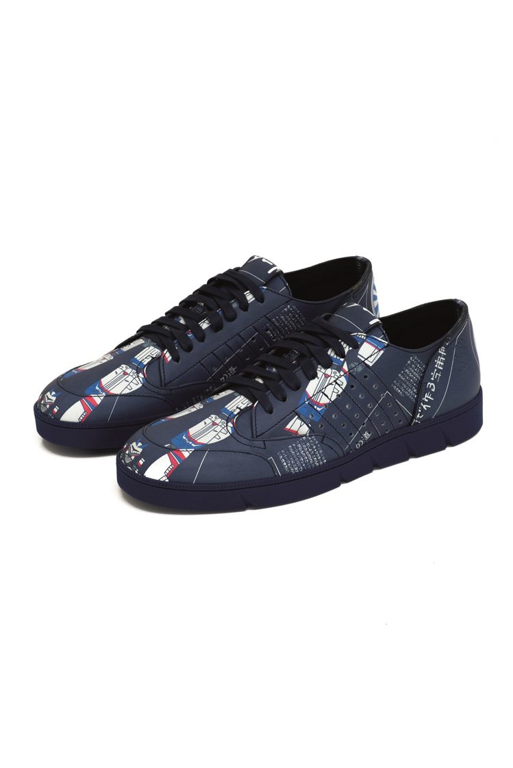 太空銀河深藍運動鞋 ，28,000元。圖LOEWE提供