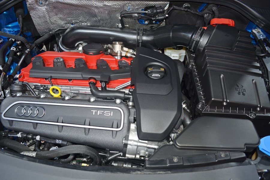 RS3 Sportback動力配置的是多次到全球最佳引擎大獎的2.5升TFSI直...