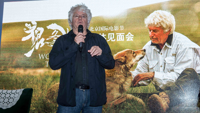 執導《狼圖騰》的法國導演尚-賈克·阿諾（圖中），曾列名中國政府的「國際黑名單」。...