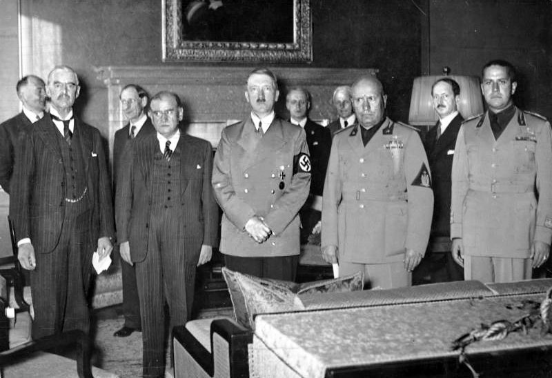 1938年9月29日，四國首腦在慕尼黑召開何評會議。左起：英國首相張伯倫、法國總...