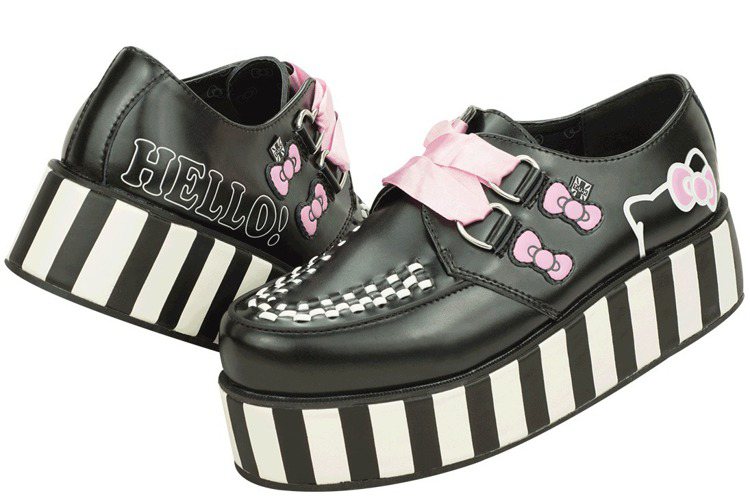 T.U.K+Hello Kitty 凱蒂貓龐克鞋，價格4,680元。圖／Shoe Me ROCK提供