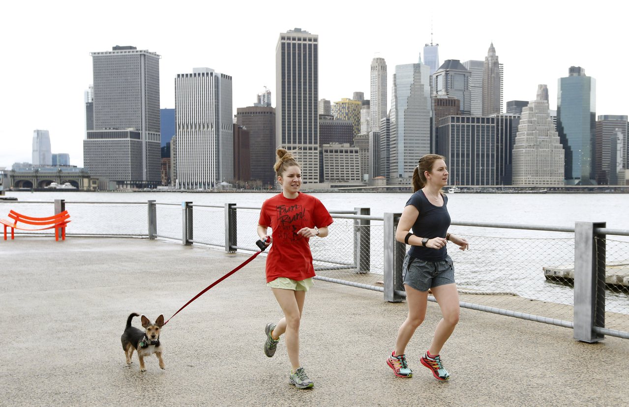 根據研究， 慢跑的女性比不慢跑的女性多活5年7個月。（美聯社）