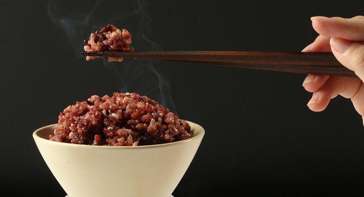 紫米、紅糯米、超米組合而成的「三寶米」，營養價值豐富，口感Q彈。
