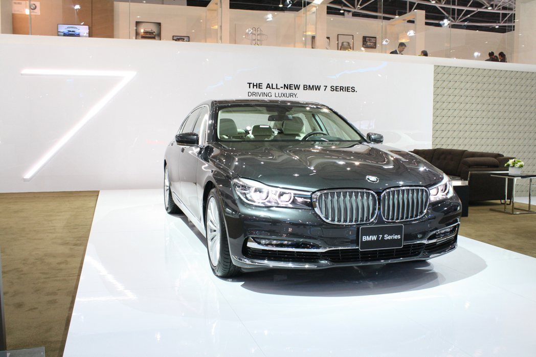 全新BMW 7系列豪華旗艦房車，將「Driving Luxury」的真意表現在每...