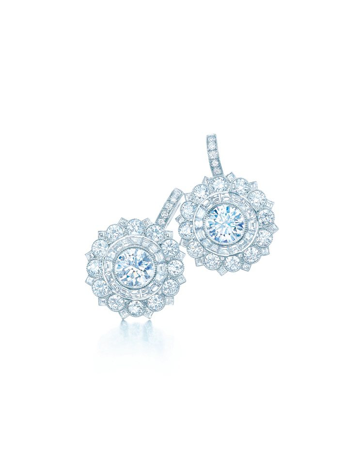 （相似圖）Tiffany floral 玫瑰式切割鑽石鉑金耳環，NT$ 1,820,000。圖／Tiffany提供
