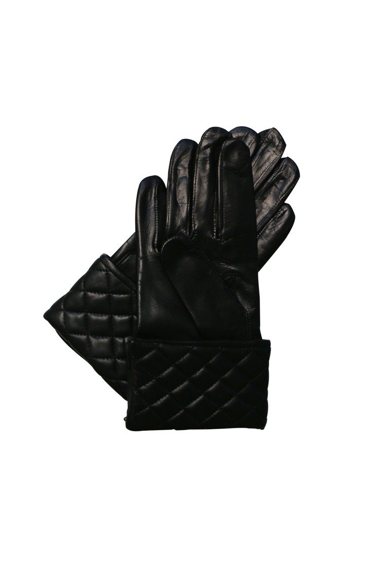 Masion Fabre黑色翻摺格紋皮革手套，售價9,880元。圖／初衣食午提供