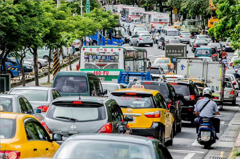 台北的公共運輸市佔率要從目前的52%上升至80%，需要推力和拉力。  圖／聯合報系資料圖庫