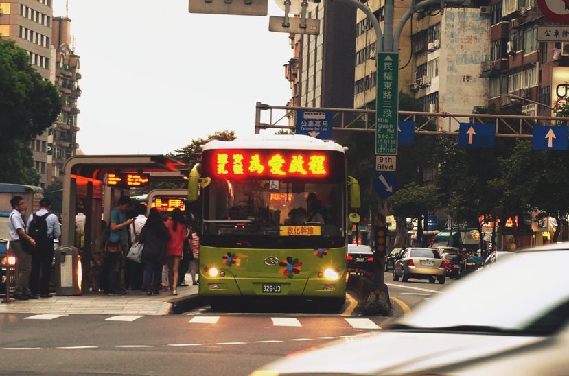 台北捷運通車以來一直無法撼動的問題，優化的公車服務或許就有辦法改善。  圖／聯合報系資料圖庫