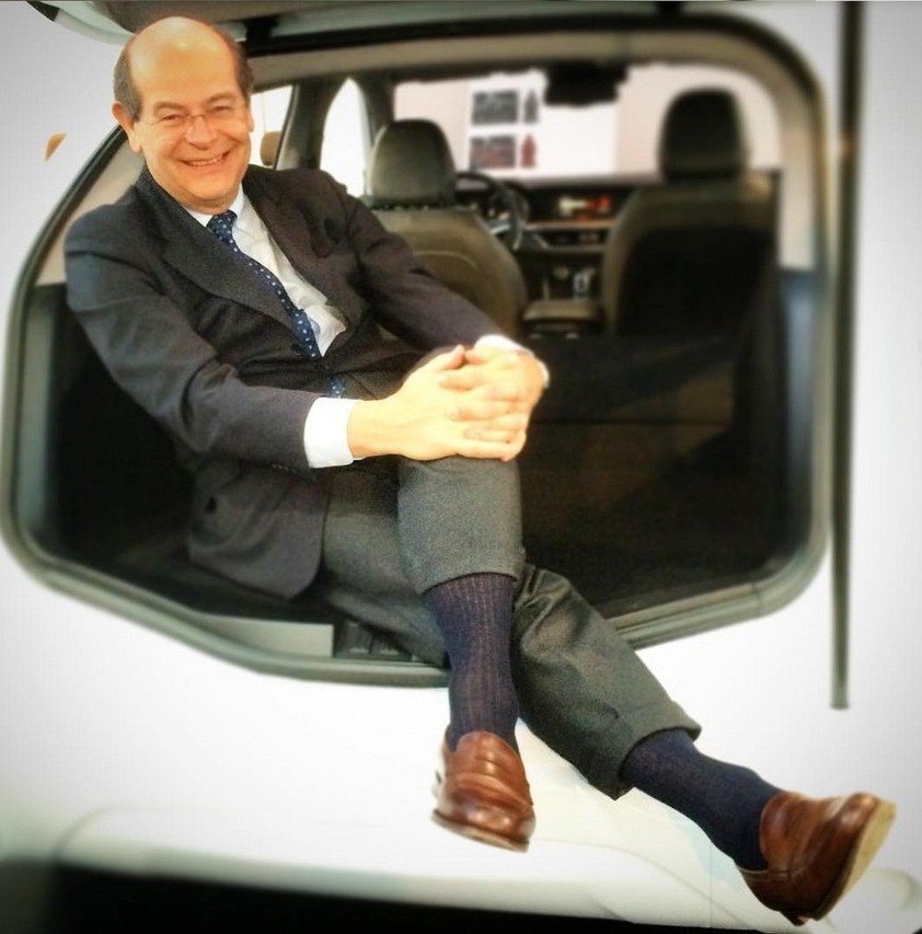 Fiat Chrysler首席設計師Ralph Gilles的個人Instagram網頁中，曝光疑似Alfa Romeo首部跨界休旅車的照片。 摘自Alessandro Masera