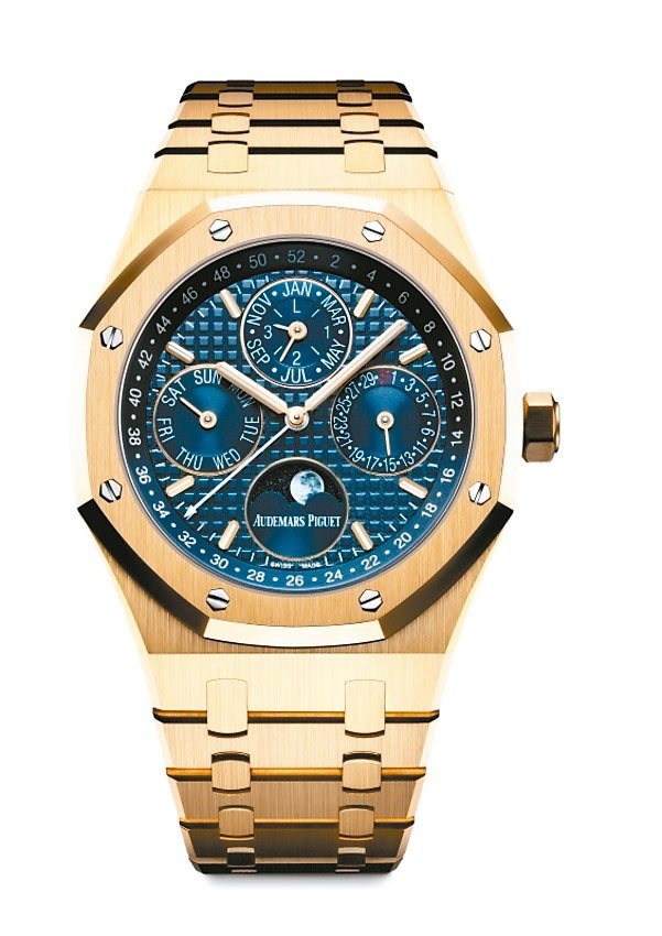 愛彼皇家橡樹萬年曆腕表，18K黃金表殼，自動上鍊機芯。 圖／業者提供
