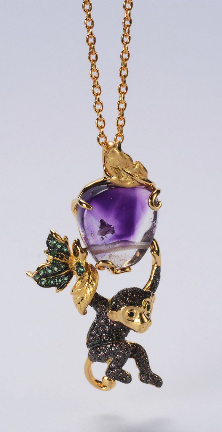 方國強Khieng Jewelry猿林盪漾墜飾，86,000元。圖／Khieng Jewelry提供