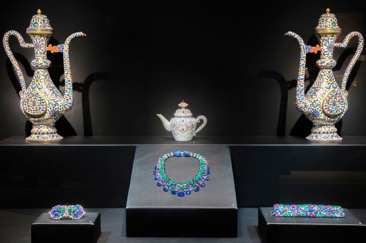 「夢徊亞洲：鮑氏東方藝術館與卡地亞典藏」首次把古文物與珍貴珠寶並置展覽。圖／卡地...