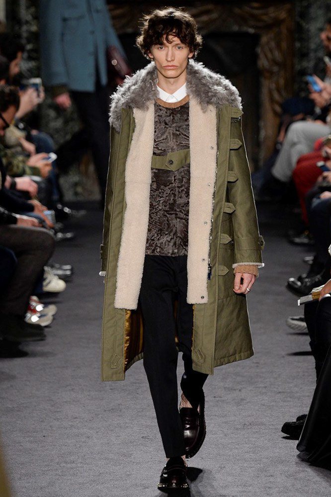 Valentino 發表秋冬男裝，受到電影《荒野生存》（Into the Wild）的啟發，用服裝描繪出一段自我考驗的探索旅程。圖／Valentino提供