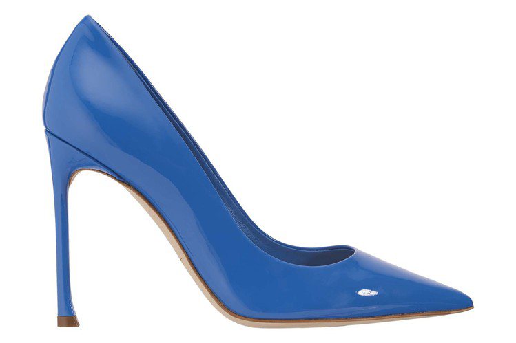 Dioressence 藍色漆皮小牛皮高跟鞋，24,000元。圖Dior提供