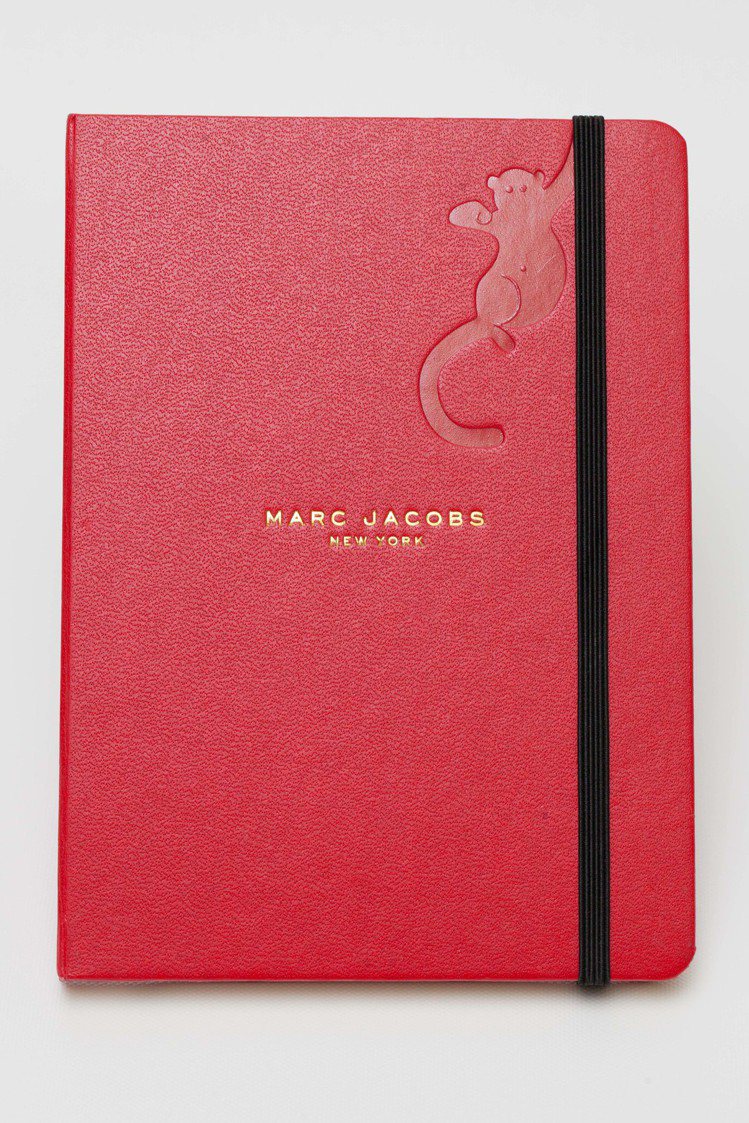 Marc Jacobs推出消費滿30,000元贈送價值1,290元筆記本活動。圖...