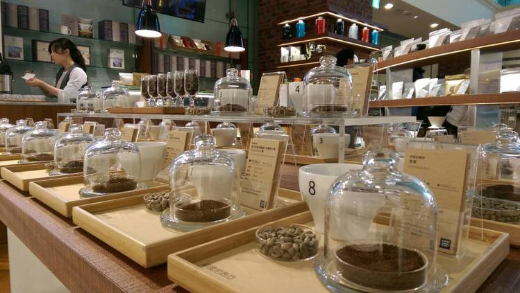 COFFEE LOVERs PLANET有22種咖啡豆可選。記者江佩君╱攝影