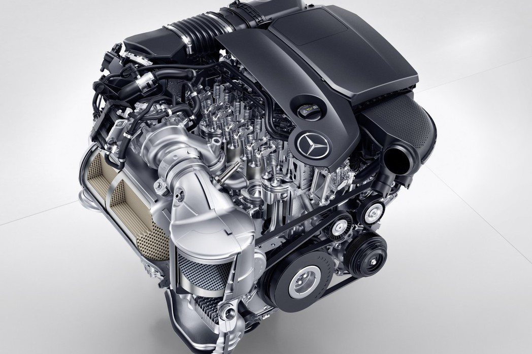 原廠代號OM654的2.0升柴油引擎，是M.Benz旗下首款全鋁合金四缸柴油引擎...