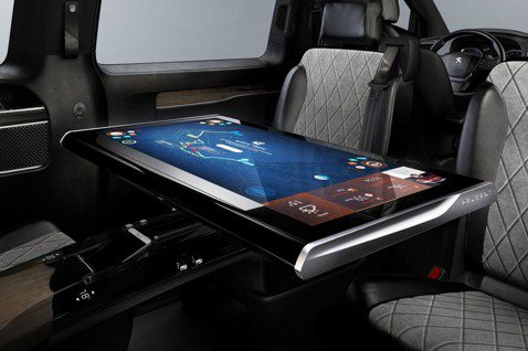 Peugeot Traveller i-Lab VIP亮相 32吋螢幕吸睛