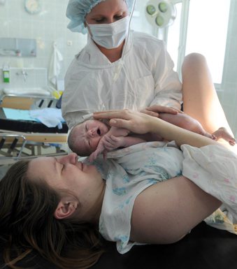 一項研究發現，40歲後生產的婦女，中風的機率高於較早生產的女性。（Getty I...