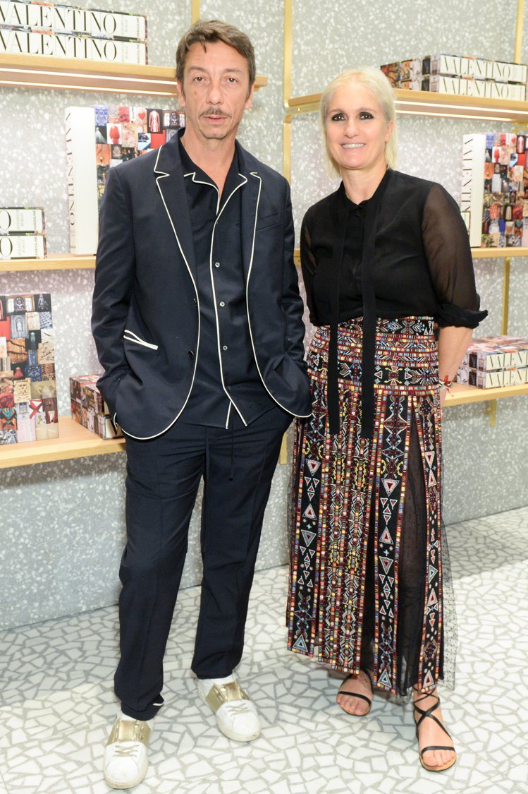 Valentino創意總監Pierpaolo Piccioli和Maria Graiza Chiuri出席邁阿密藝術展。圖／Valentino提供