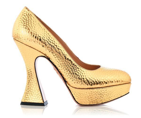 CHARLOTTE OLYMPIA圓點壓紋金色高跟鞋。圖／CHARLOTTE OLYMPIA提供